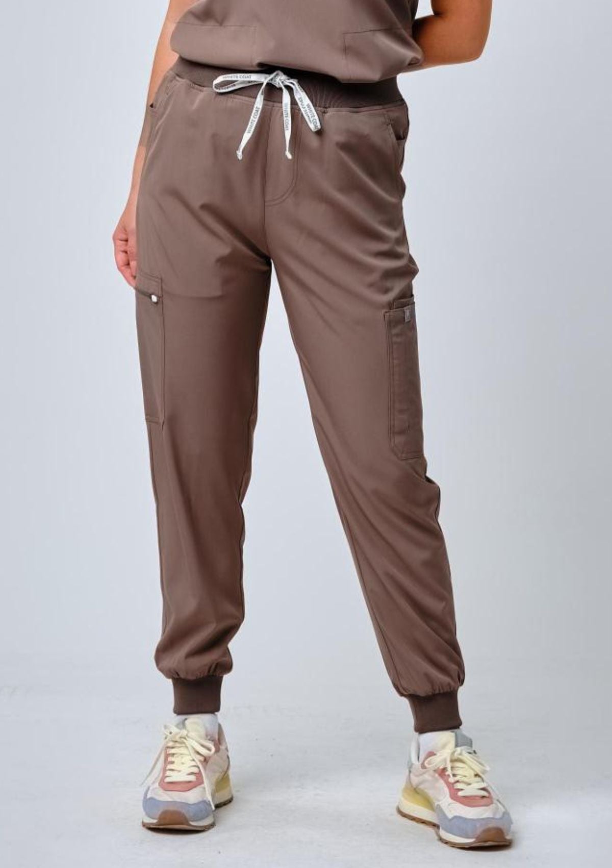 Jogger MoveTech® Scrub Pants - Women / Taupe