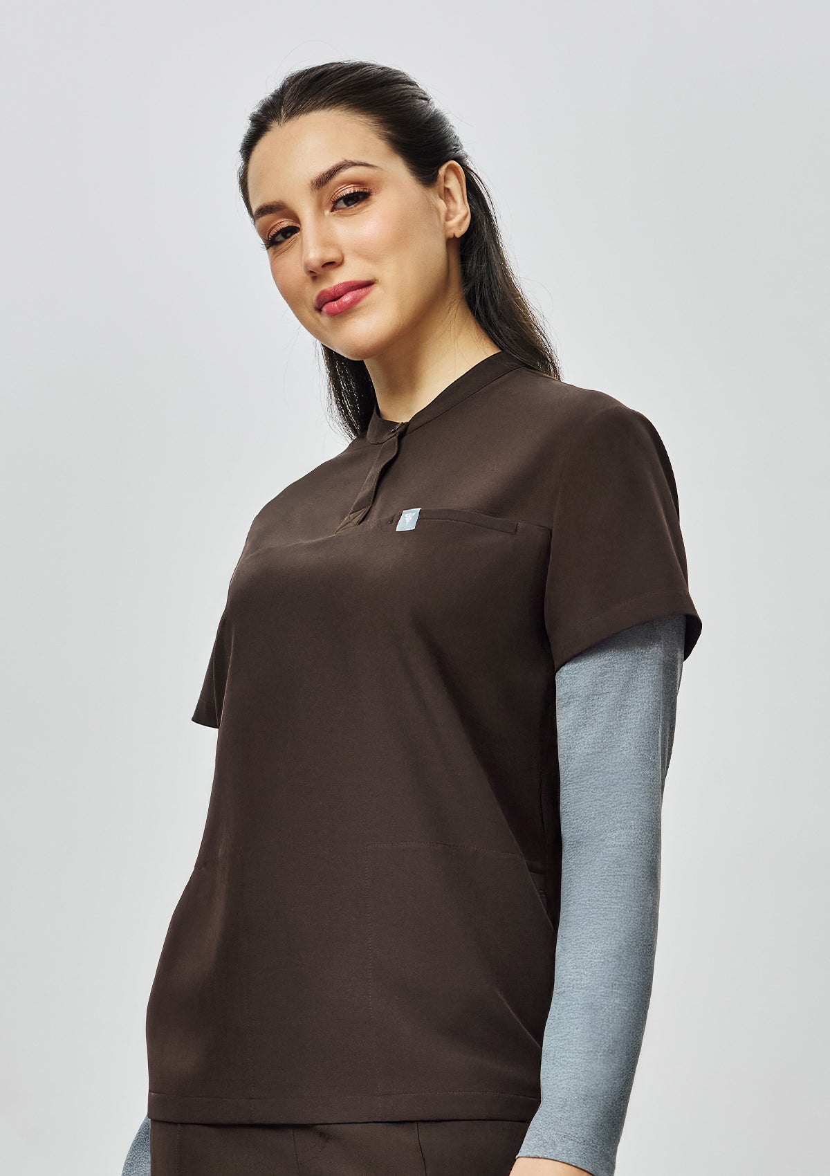 Band Collar MoveTech® Scrub Top Core+ - Women / Espresso