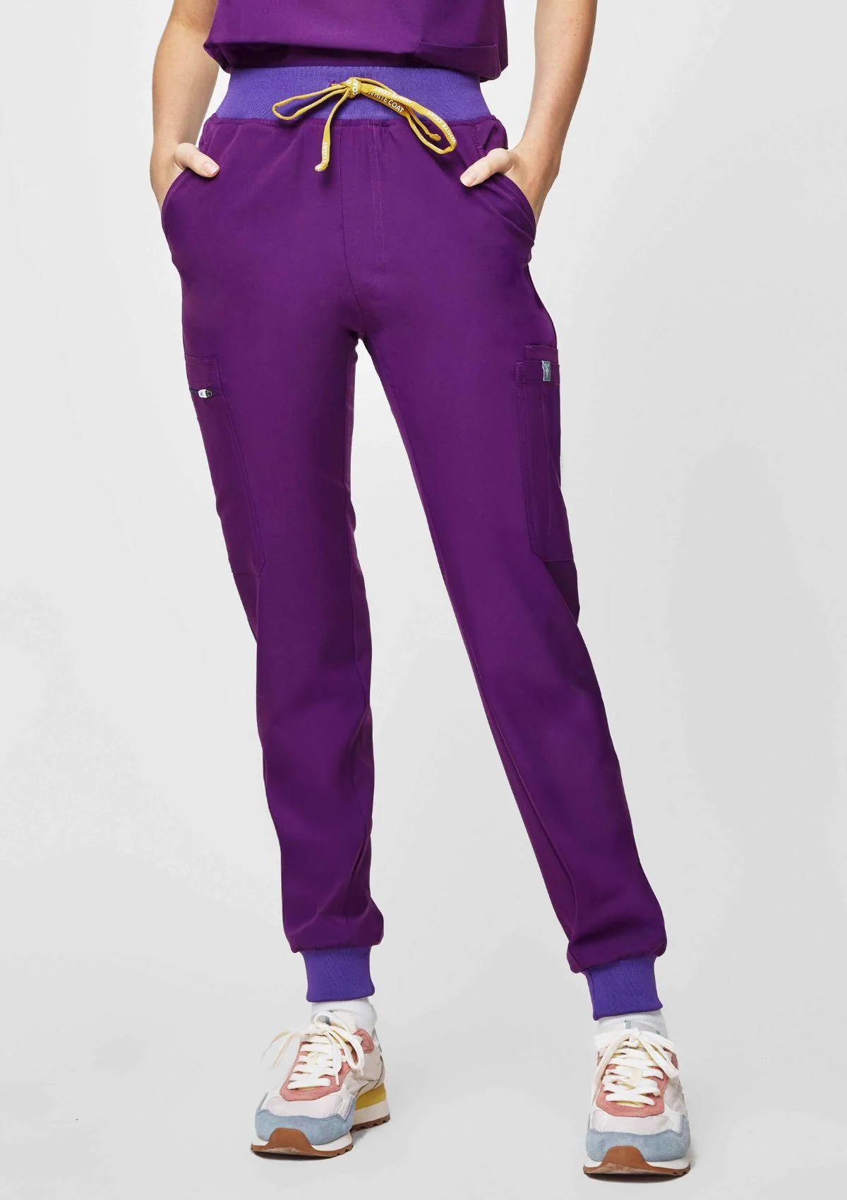 Jogger MoveTech® Scrub Pants - Women / Plum