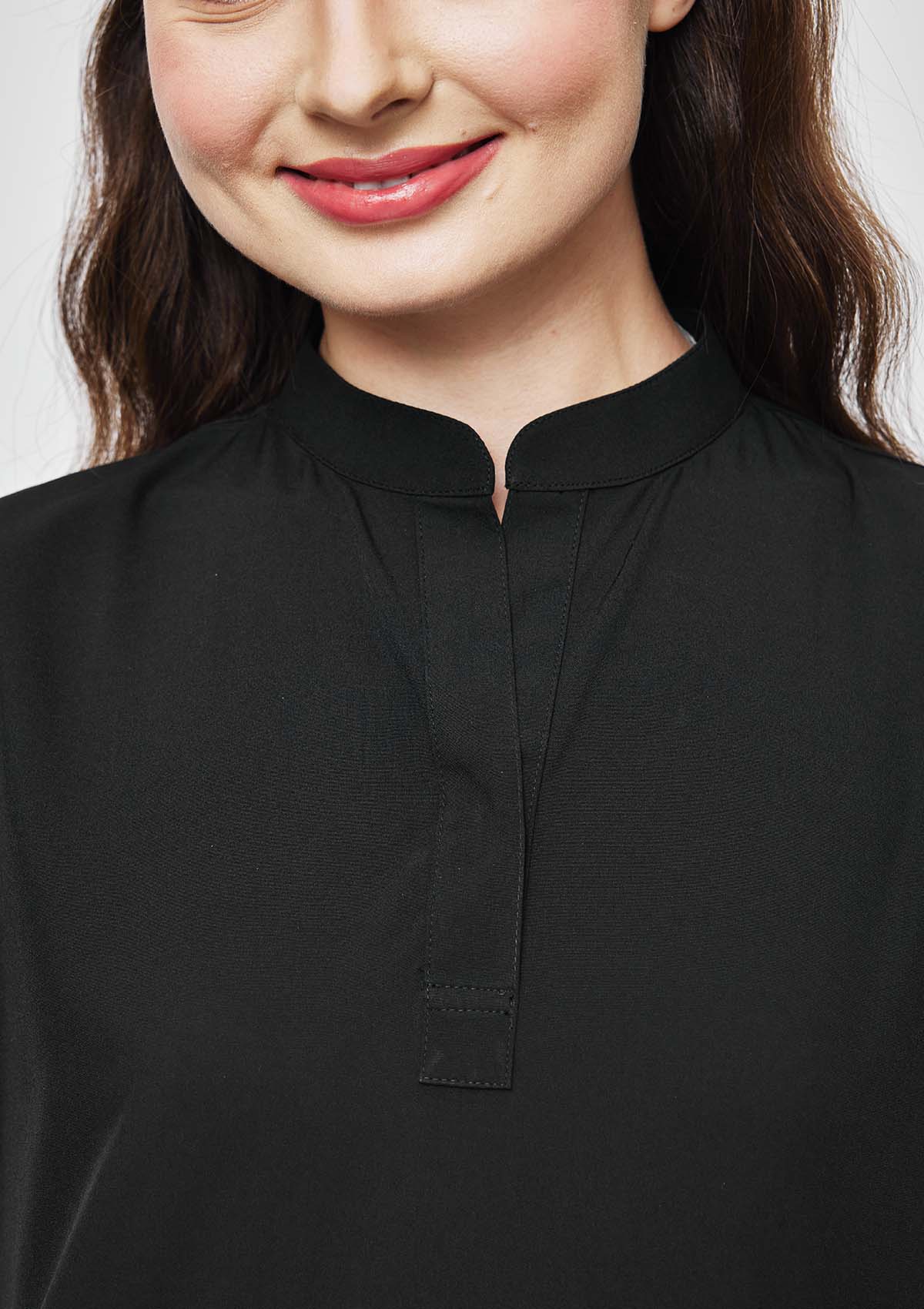 Mandarin MoveTech® Scrub Top - Women / So Black