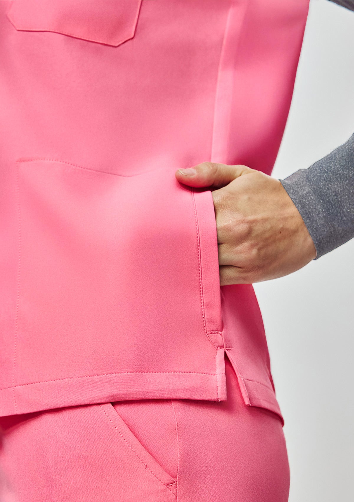 4-Pocket MoveTech® Scrub Top - Women / Hyper Pink
