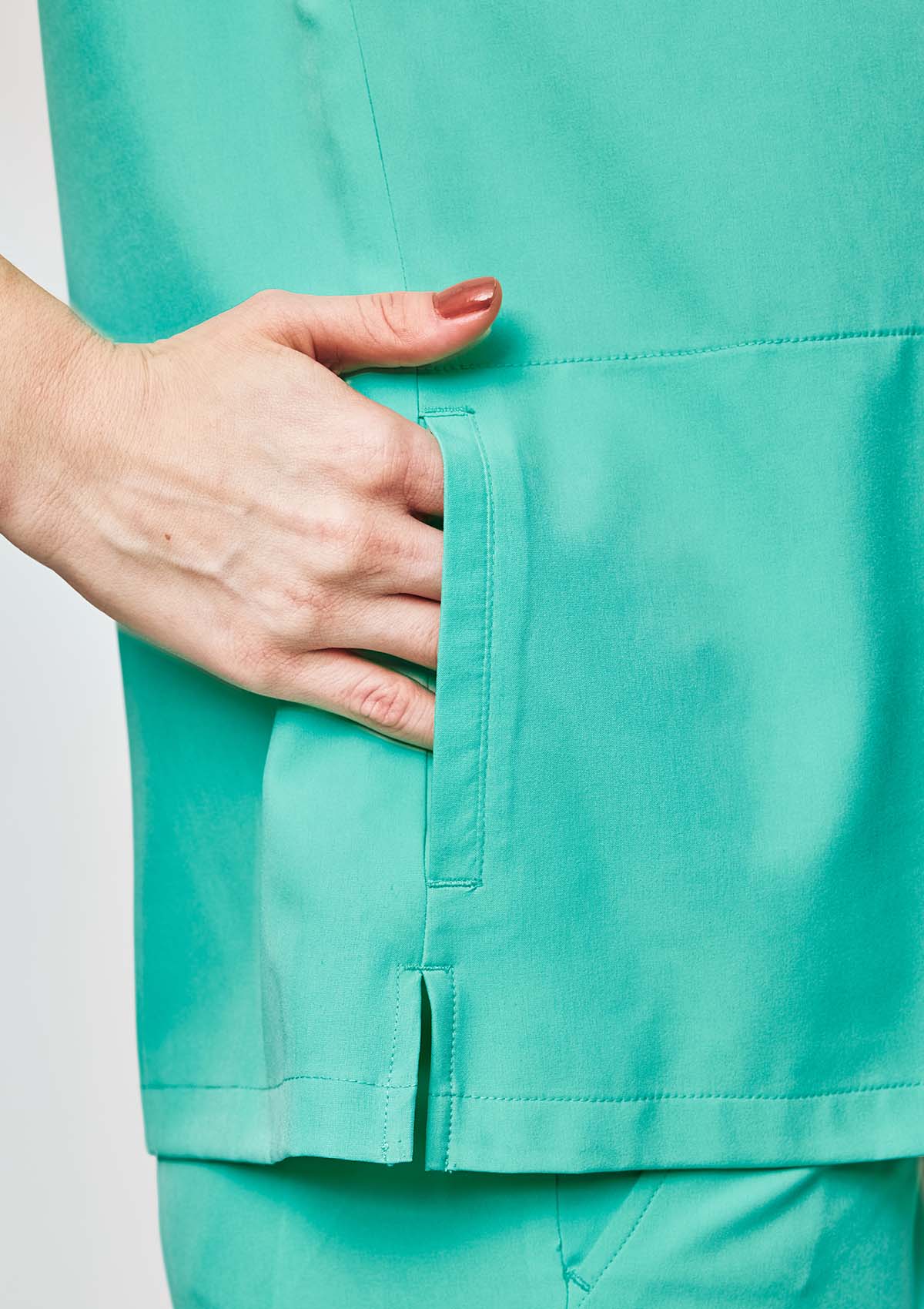 4-Pocket MoveTech® Scrub Top - Women / Medical Mint