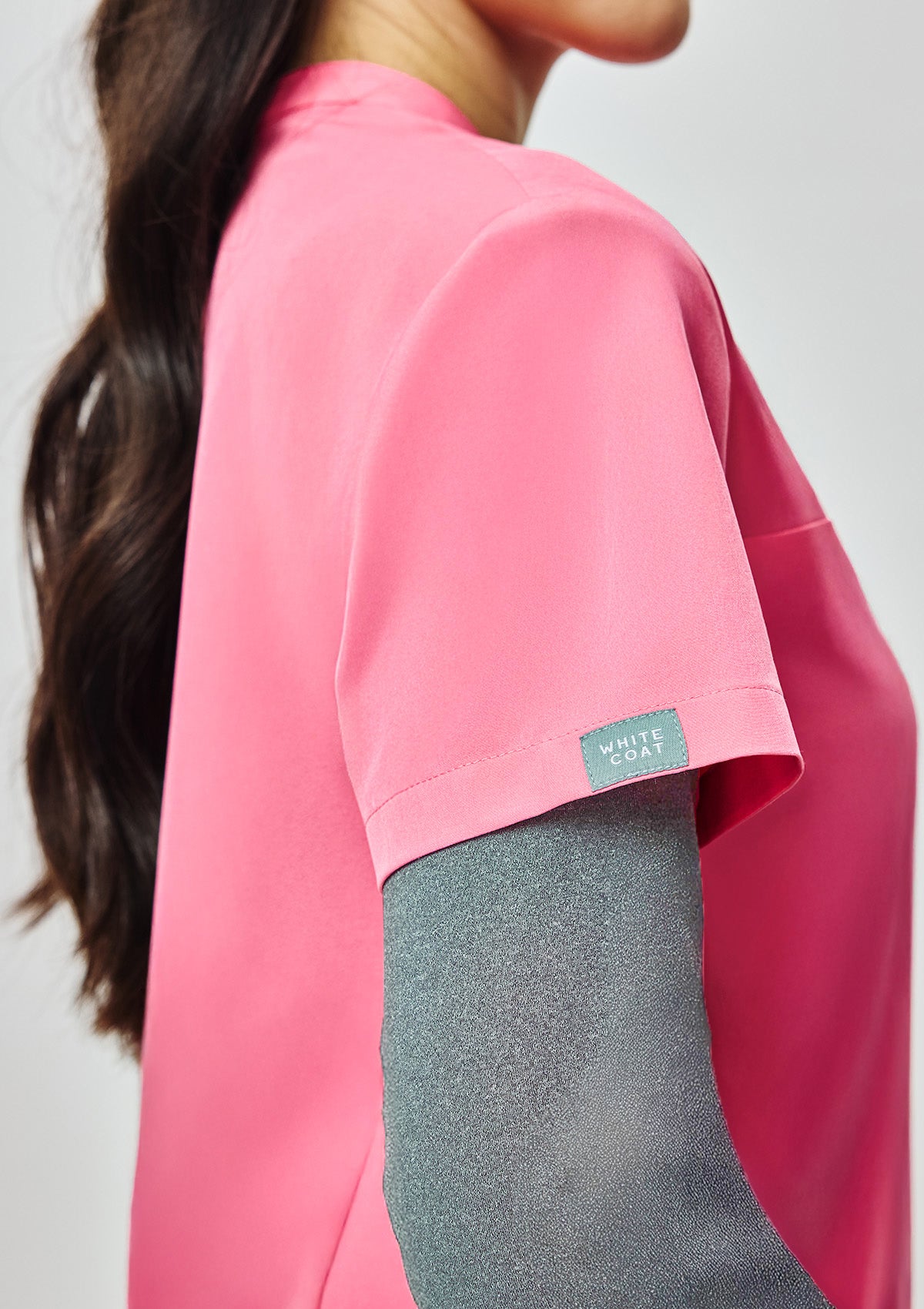 Band Collar MoveTech® Scrub Top Core+ - Women / Hyper Pink