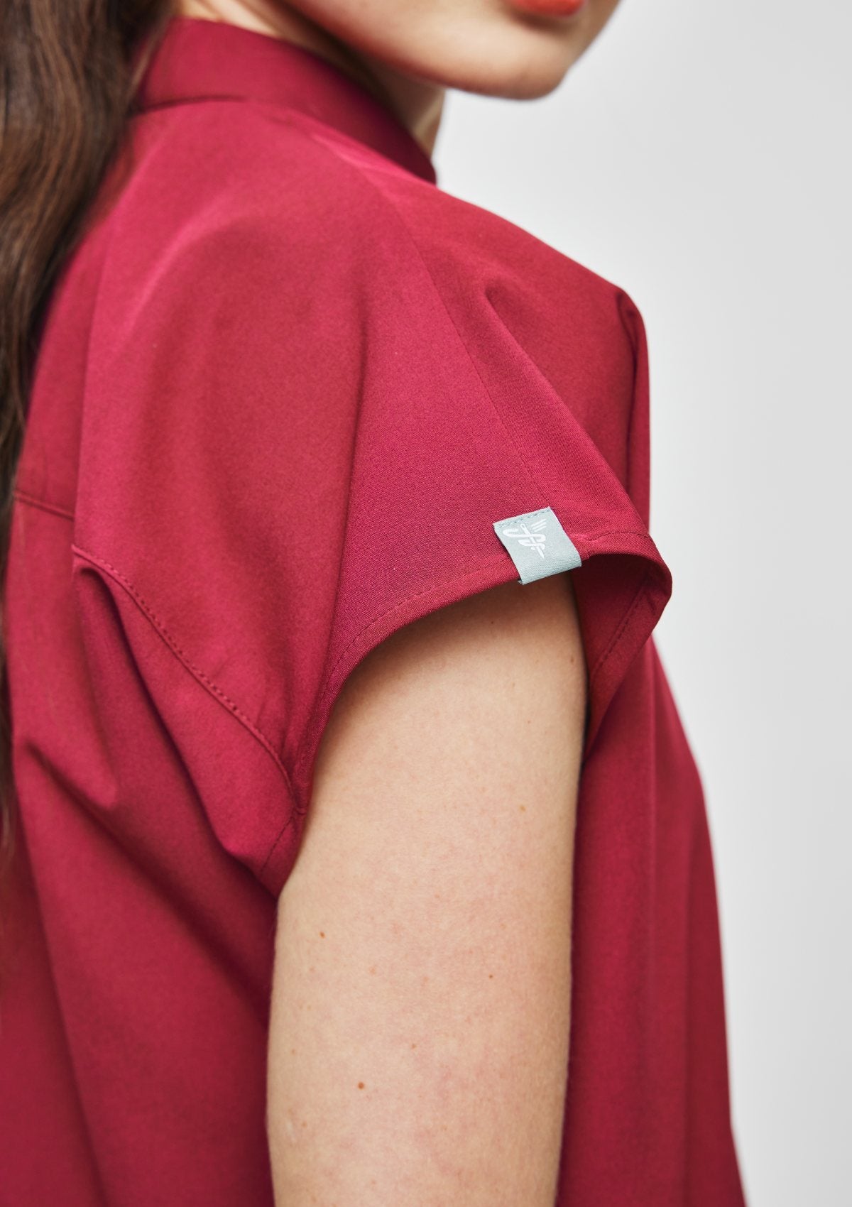 Mandarin MoveTech® Scrub Top - Women / Garnet