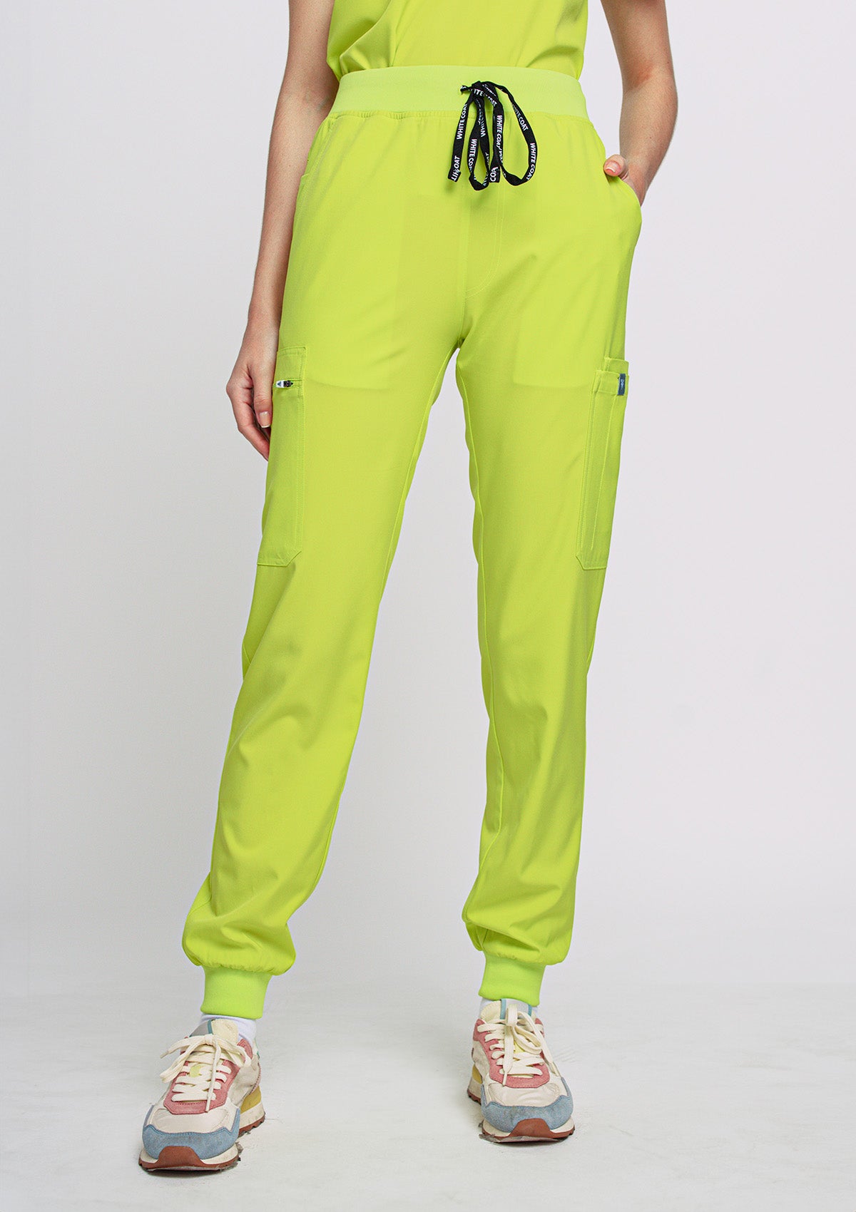 Jogger MoveTech® Scrub Pants - Women / Atomic Yellow