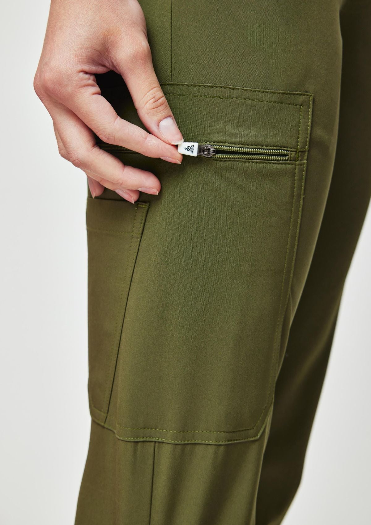 Jogger MoveTech® Scrub Pants - Women / Forest Green