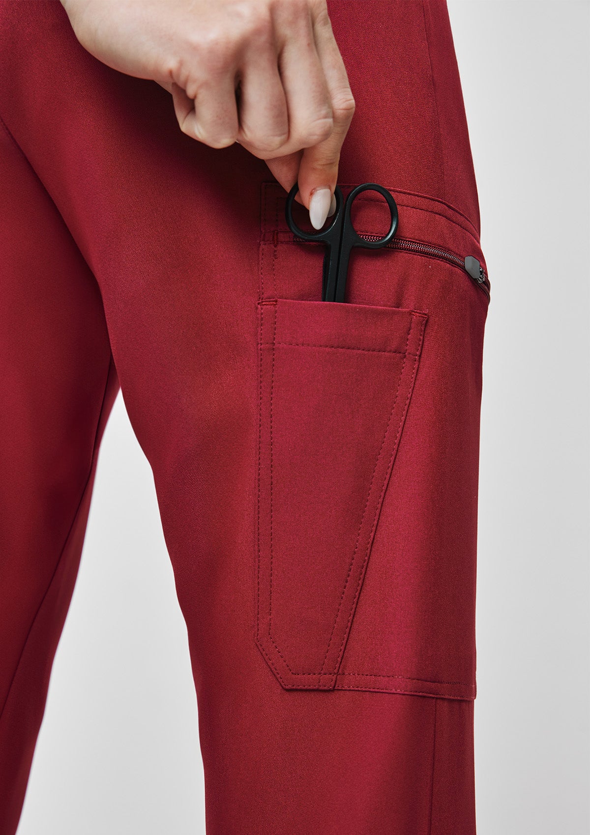 Jogger MoveTech® Scrub Pants - Women / Garnet