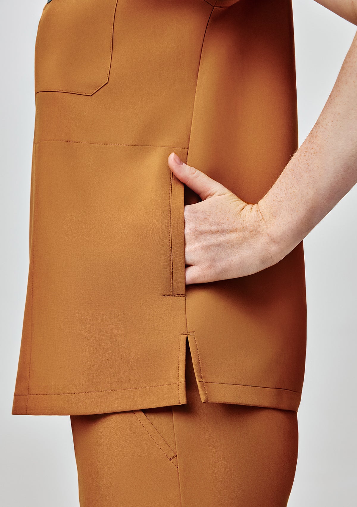 4-Pocket MoveTech® Scrub Top - Women / Caramel
