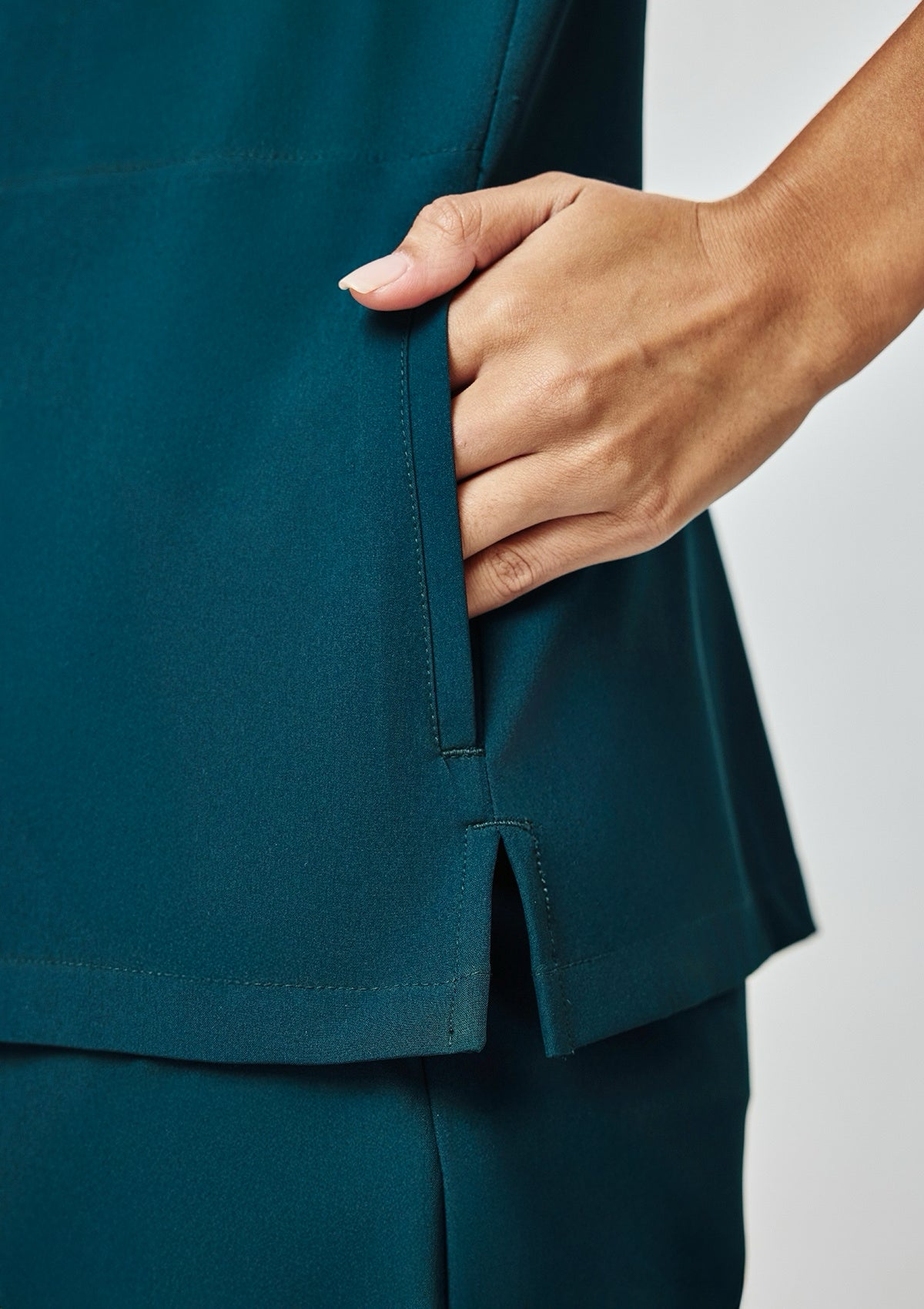 4-Pocket MoveTech® Scrub Top - Women / Deep Teal