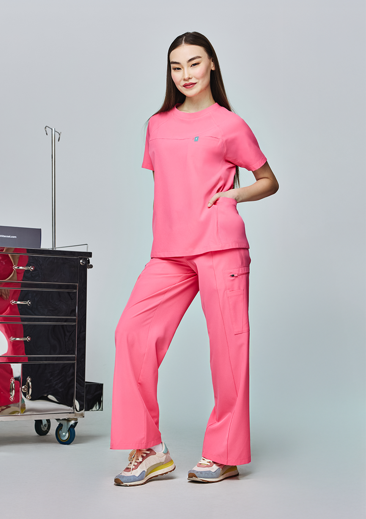 Round Neck MoveTech® Scrub Top Core+ - Women / Hyper Pink