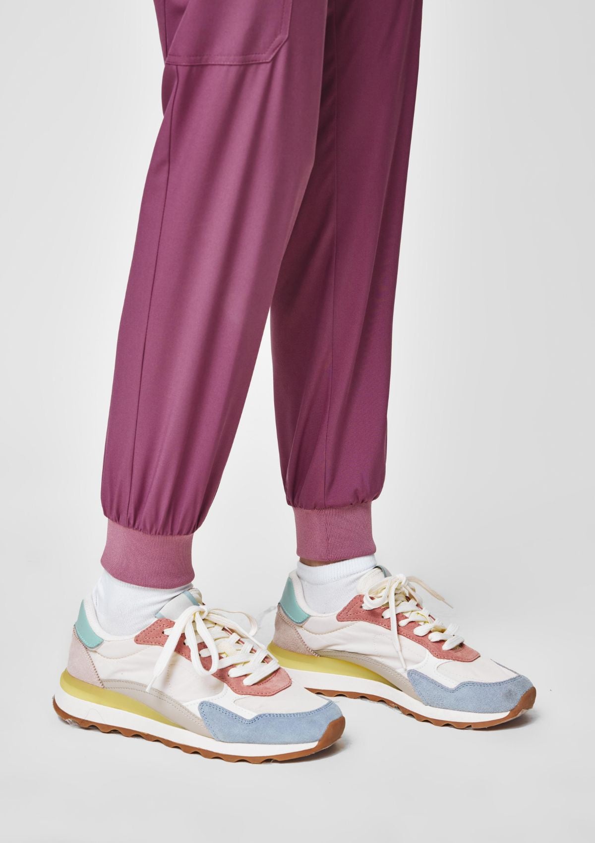 Jogger MoveTech® Scrub Pants - Women / Mauve