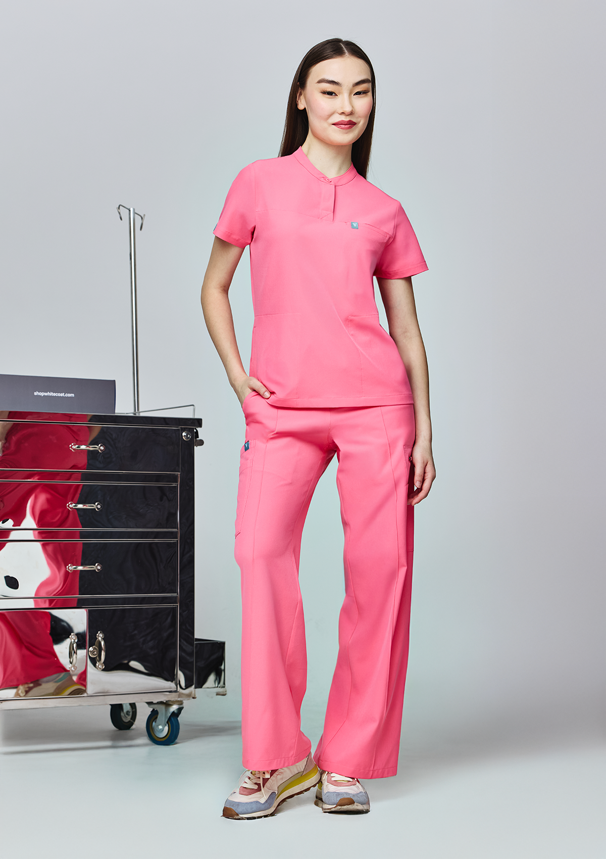 Band Collar MoveTech® Scrub Top Core+ - Women / Hyper Pink