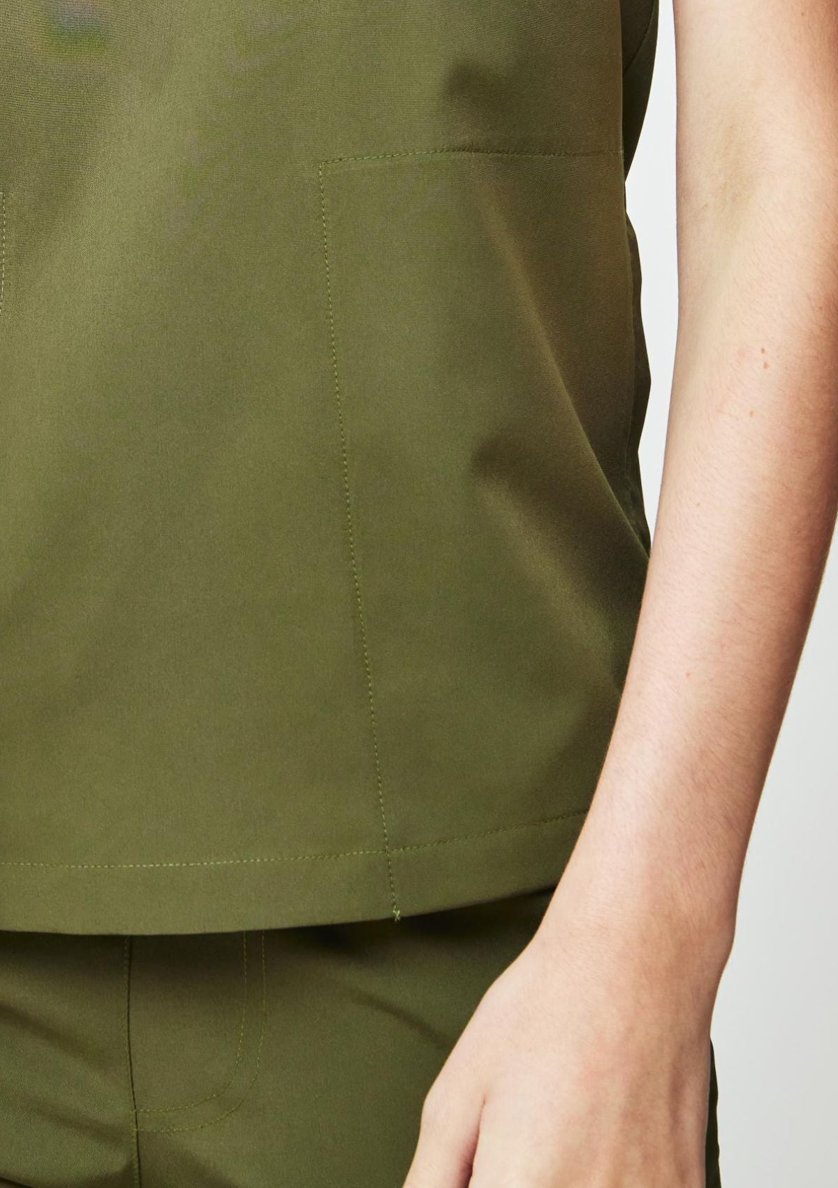 4-Pocket MoveTech® Scrub Top - Women / Forest Green