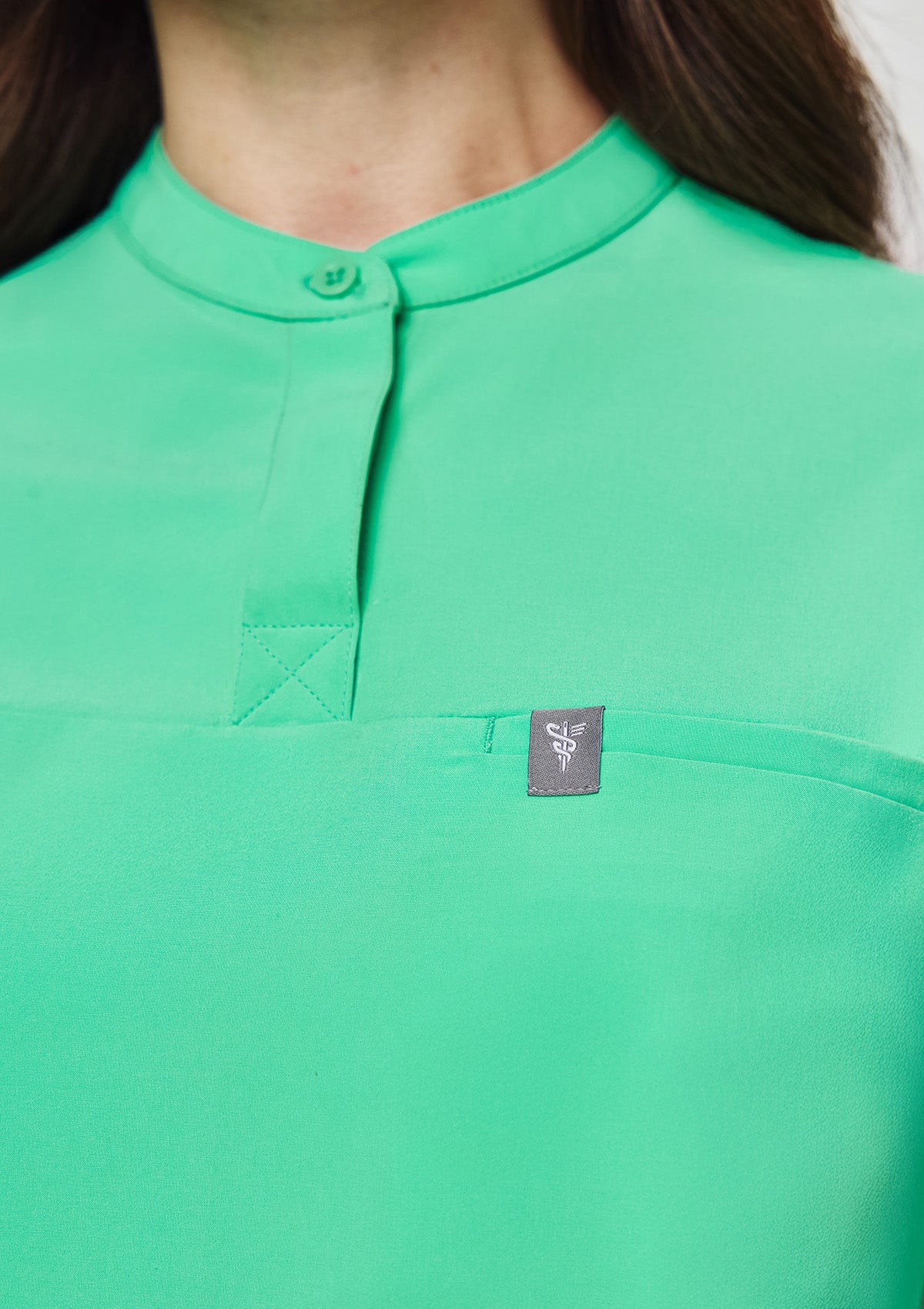 Band Collar MoveTech® Scrub Top Core+ - Women / Cool Mint