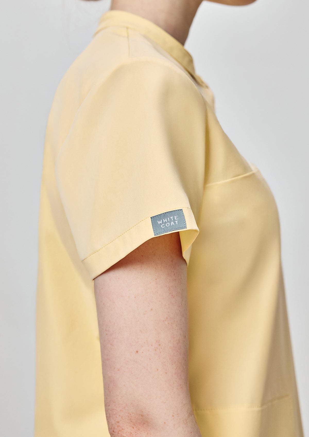 Band Collar MoveTech® Scrub Top Core+ - Women / Buttercream