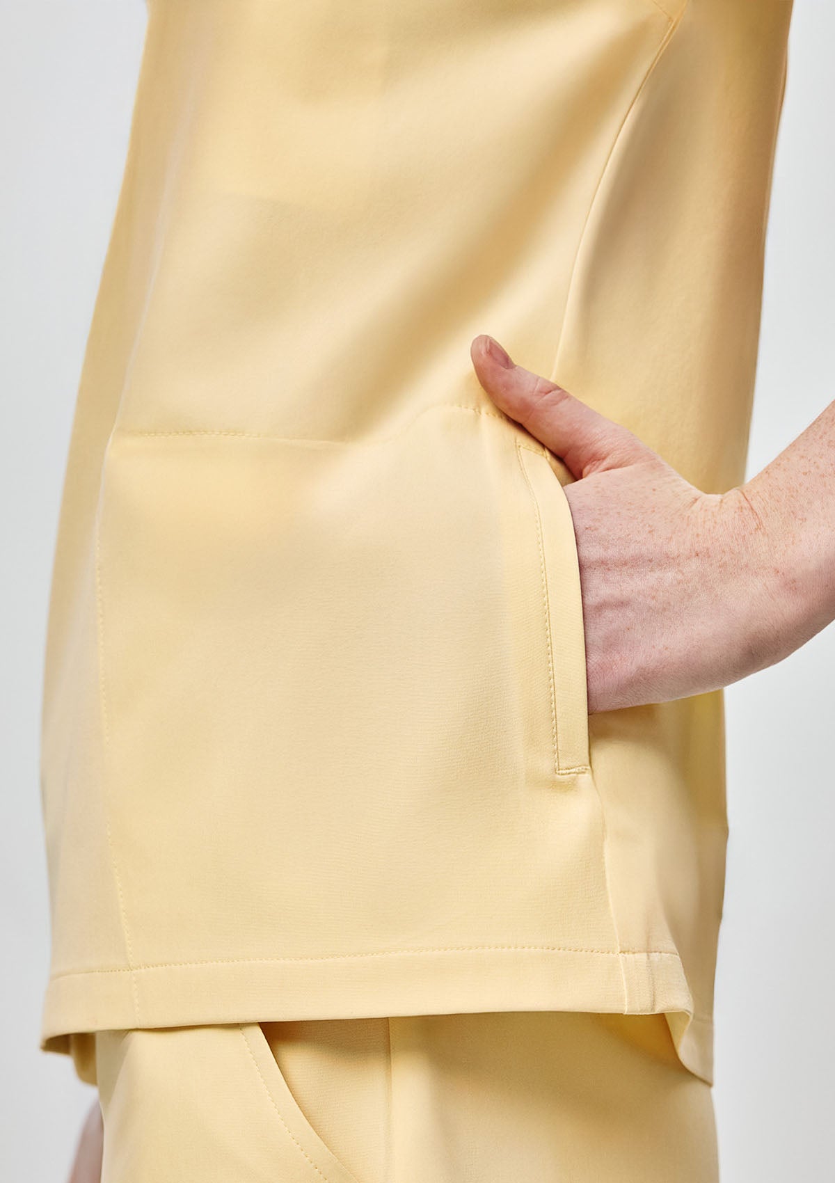 Band Collar MoveTech® Scrub Top Core+ - Women / Buttercream