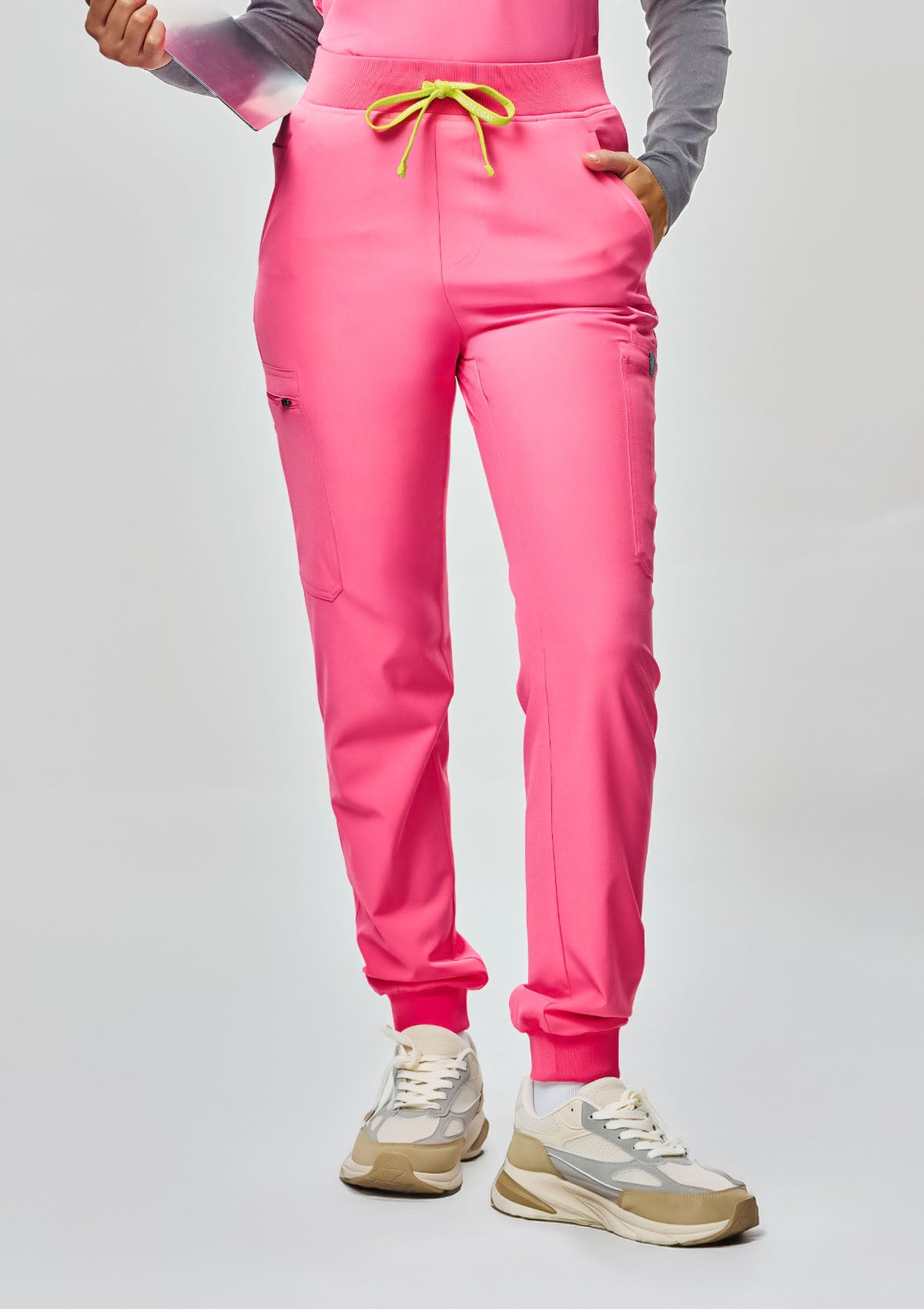 Jogger MoveTech® Scrub Pants - Women / Hyper Pink