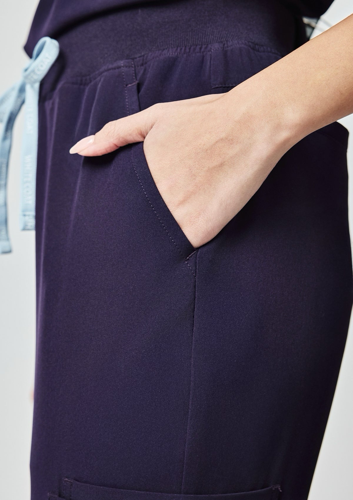 Jogger MoveTech® Scrub Pants - Women / Midnight Purple