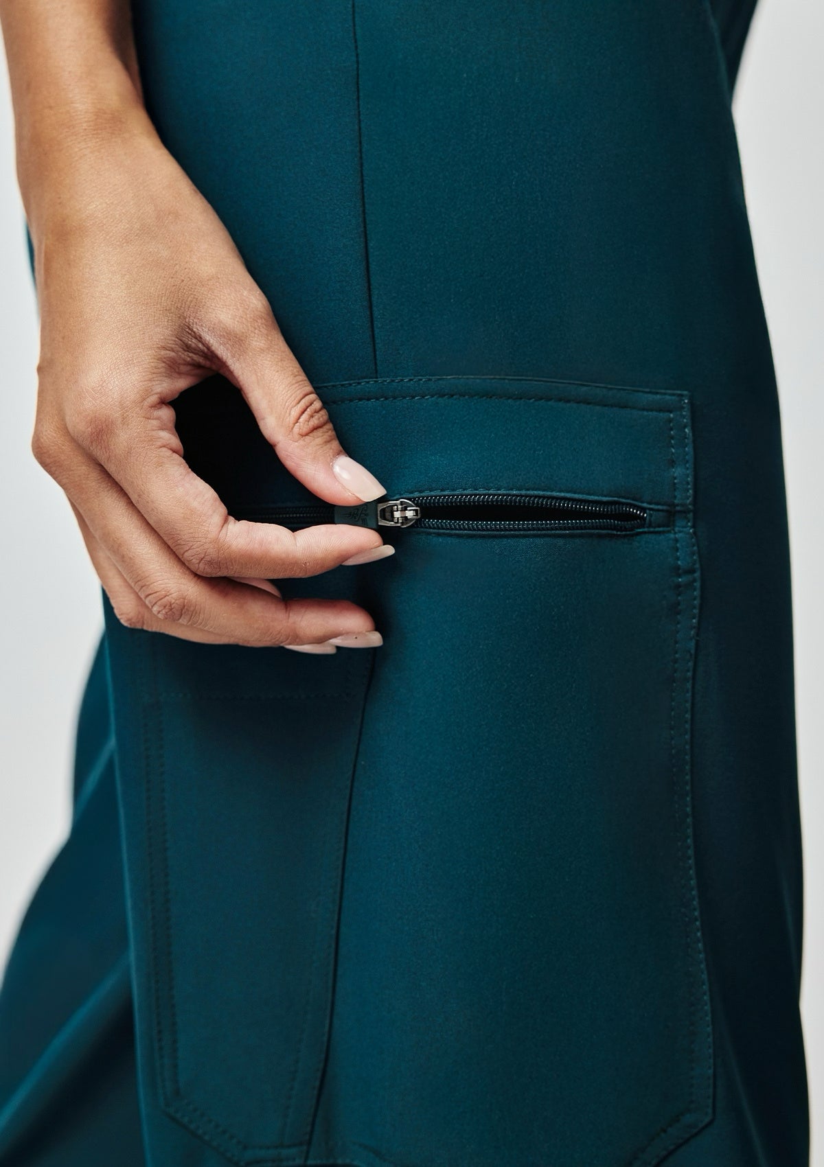 Jogger MoveTech® Scrub Pants - Women / Deep Teal