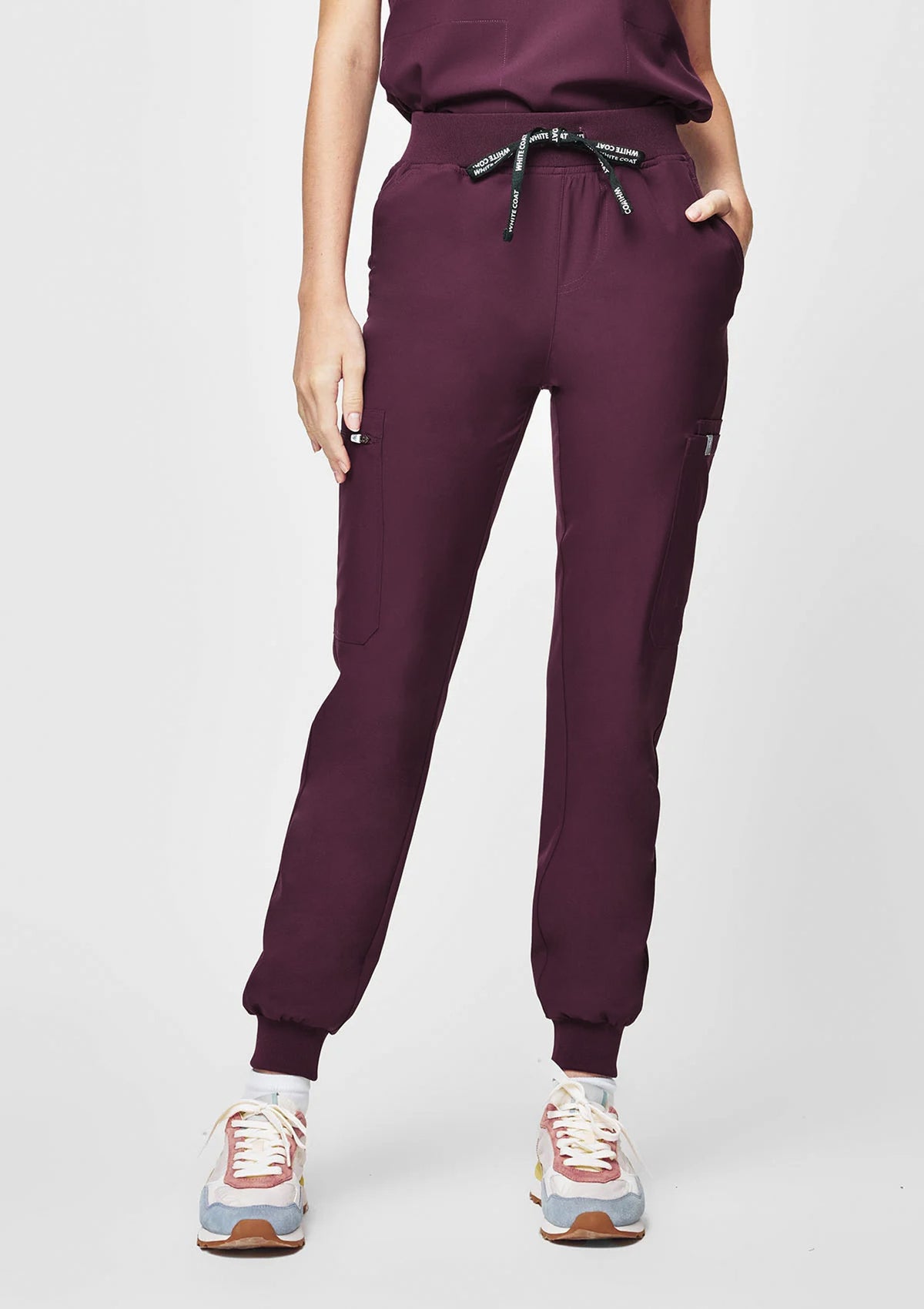 Jogger MoveTech® Scrub Pants - Women / Merlot