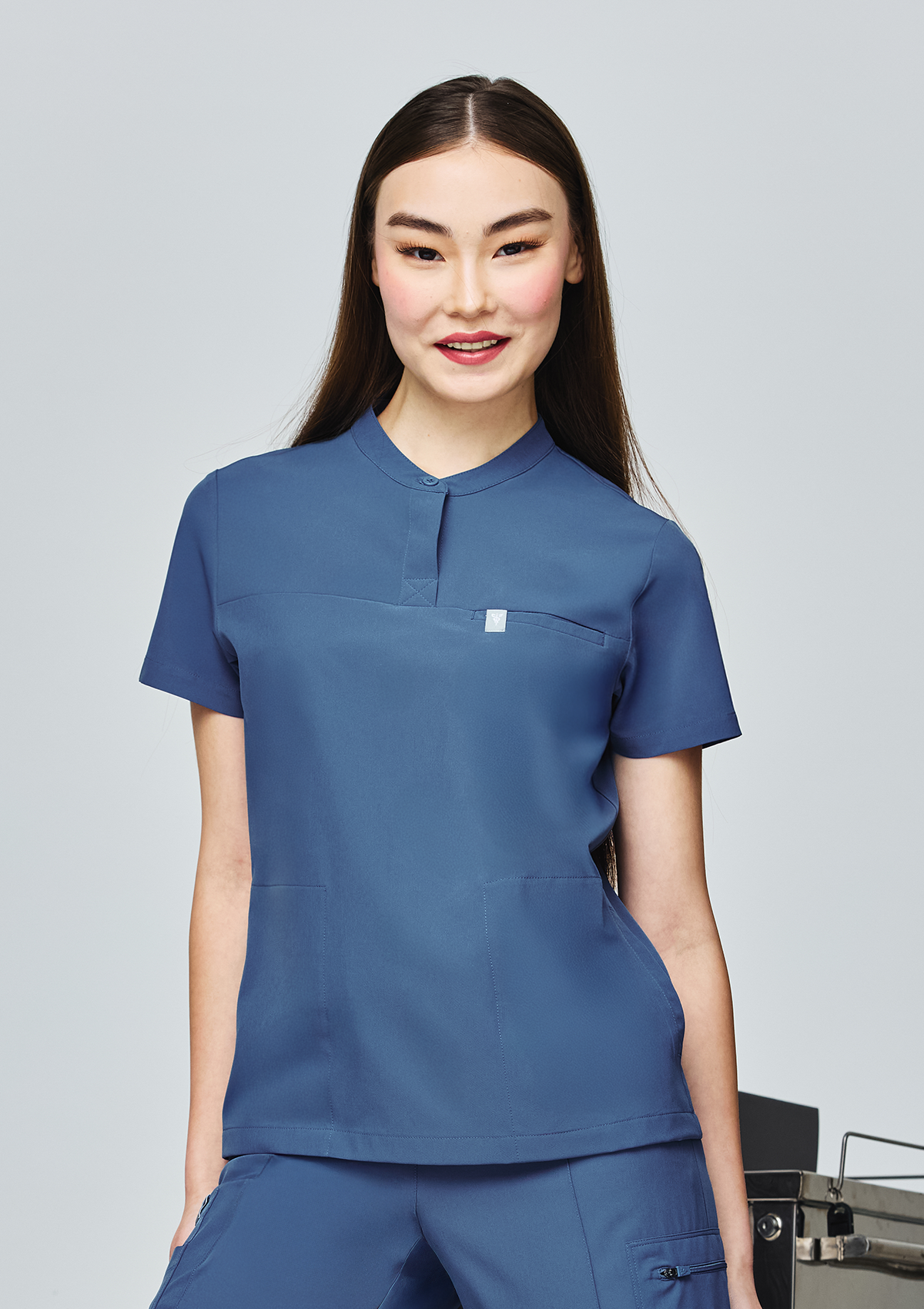 Band Collar MoveTech® Scrub Top Core+ - Women / Steel Blue
