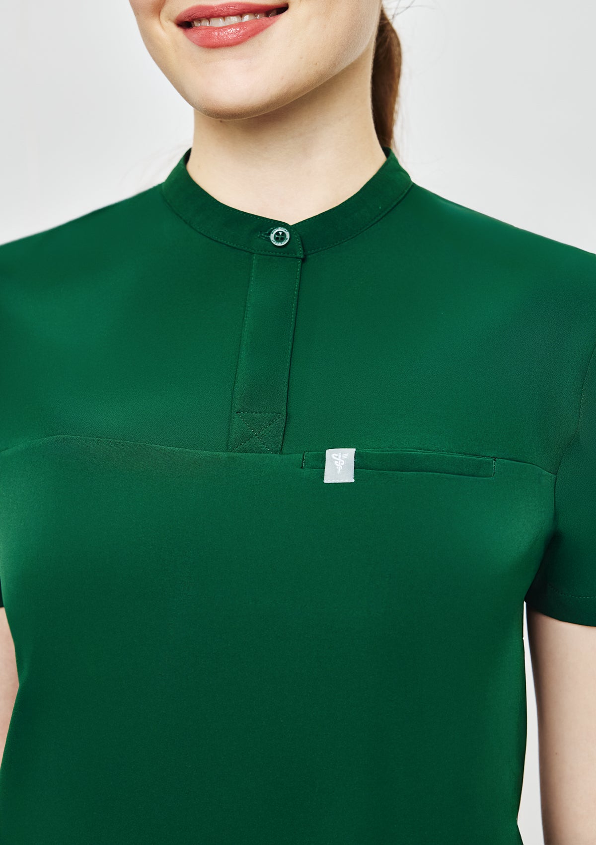 Band Collar MoveTech® Scrub Top Core+ - Women / Evergreen