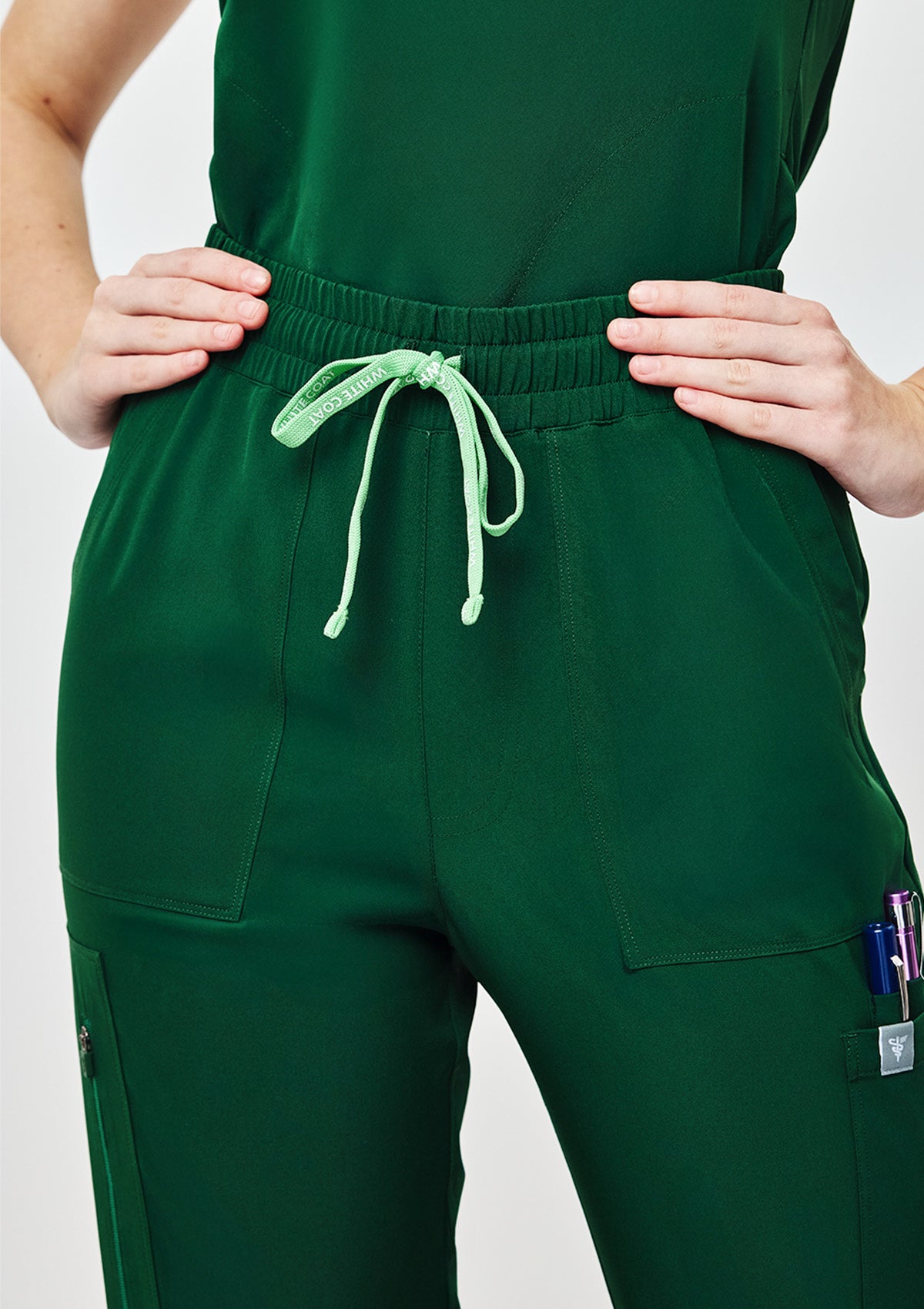 Regular Waistband Jogger MoveTech® Scrub Pants Core+ - Women / Evergreen