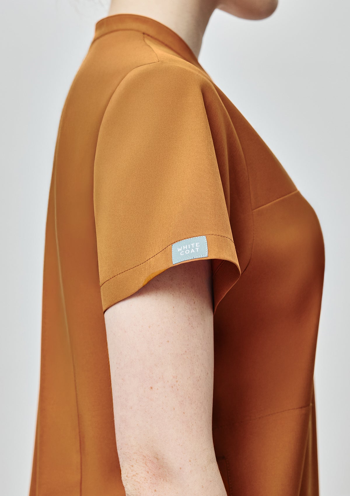 Band Collar MoveTech® Scrub Top Core+ - Women / Caramel