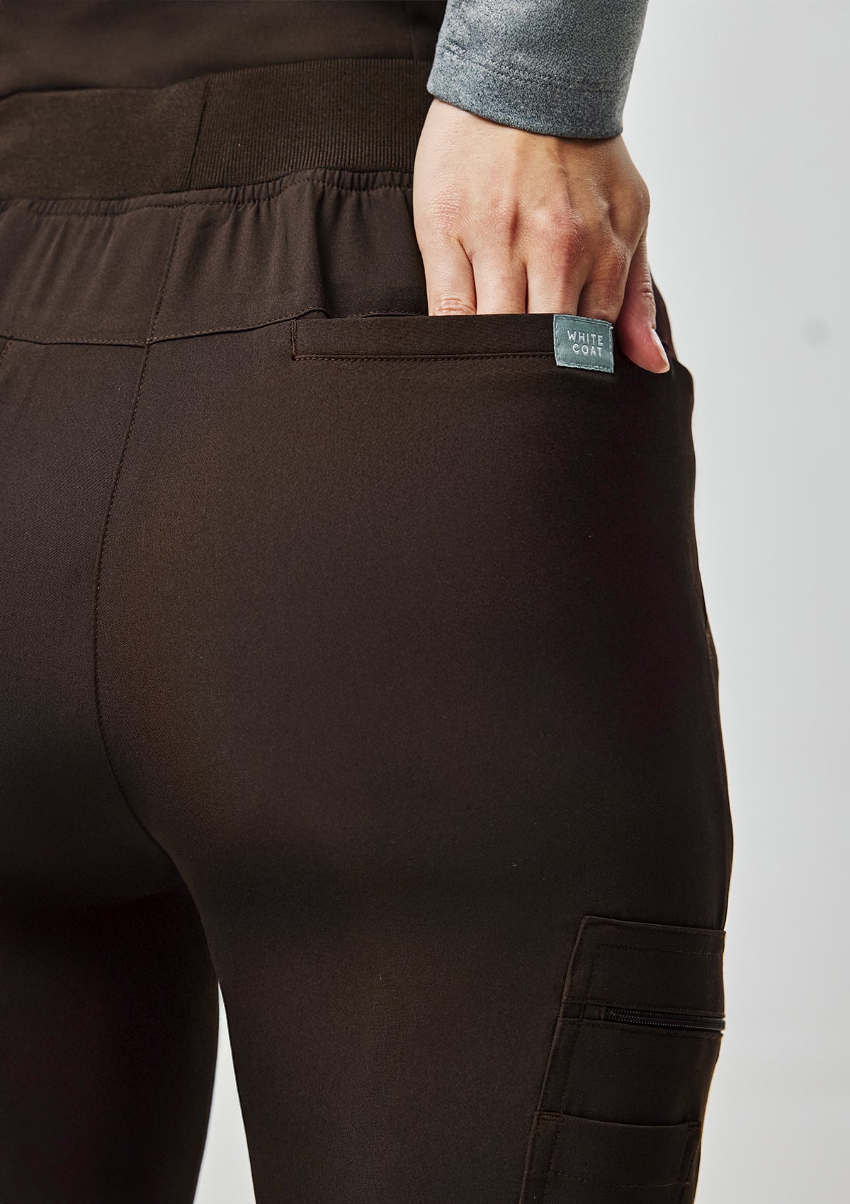 Jogger MoveTech® Scrub Pants - Women / Espresso