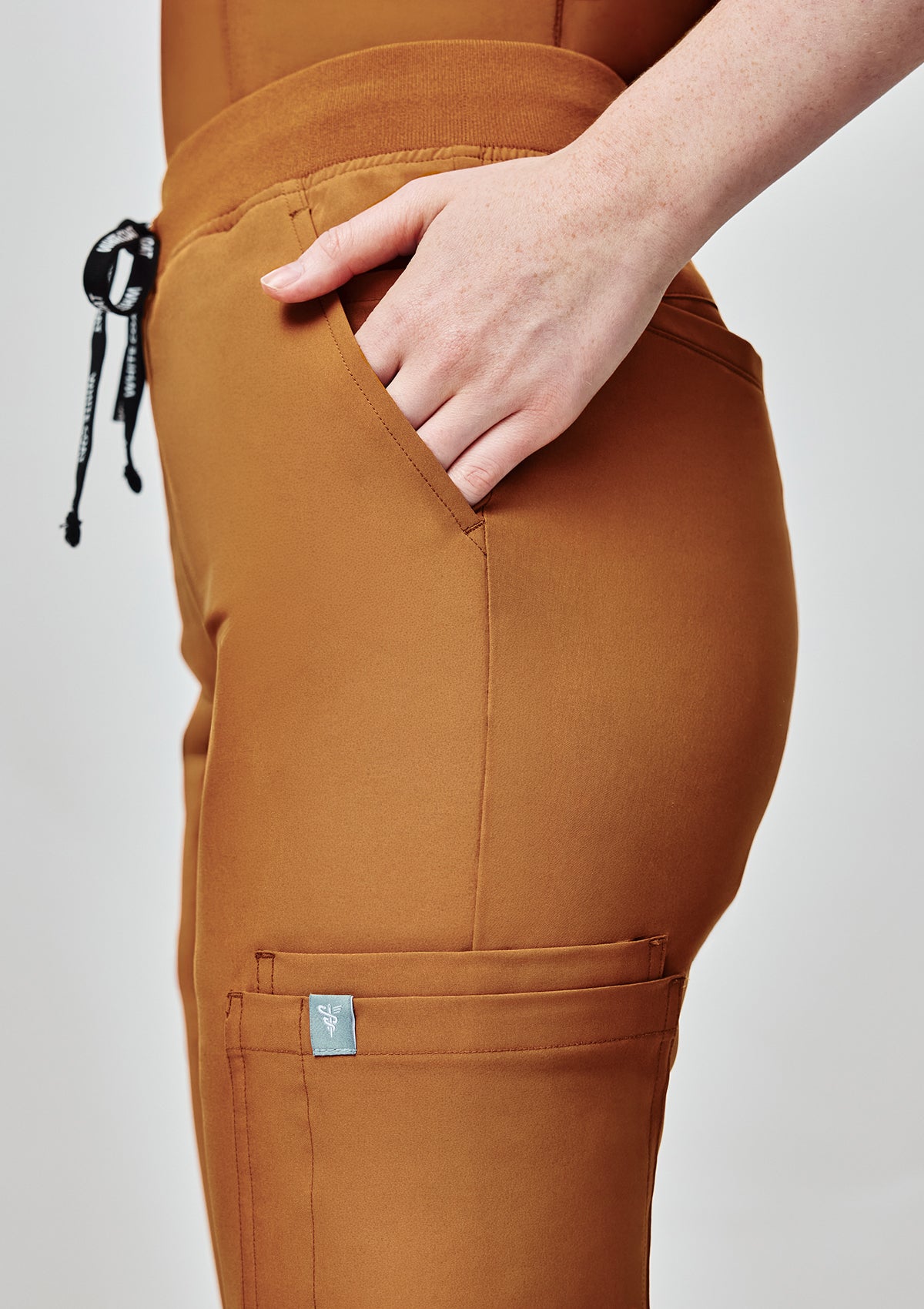 Jogger MoveTech® Scrub Pants - Women / Caramel