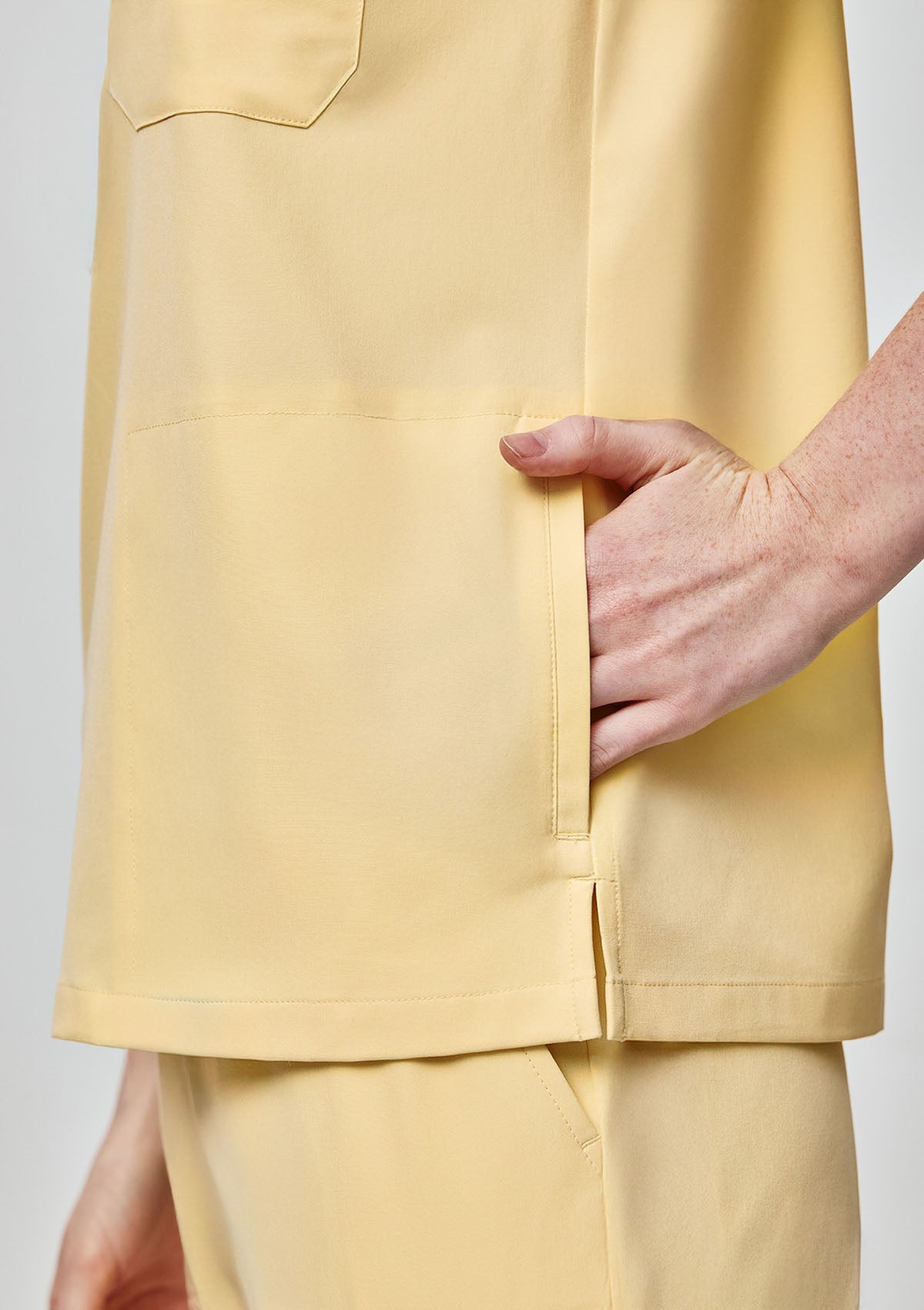 4-Pocket MoveTech® Scrub Top - Women / Buttercream