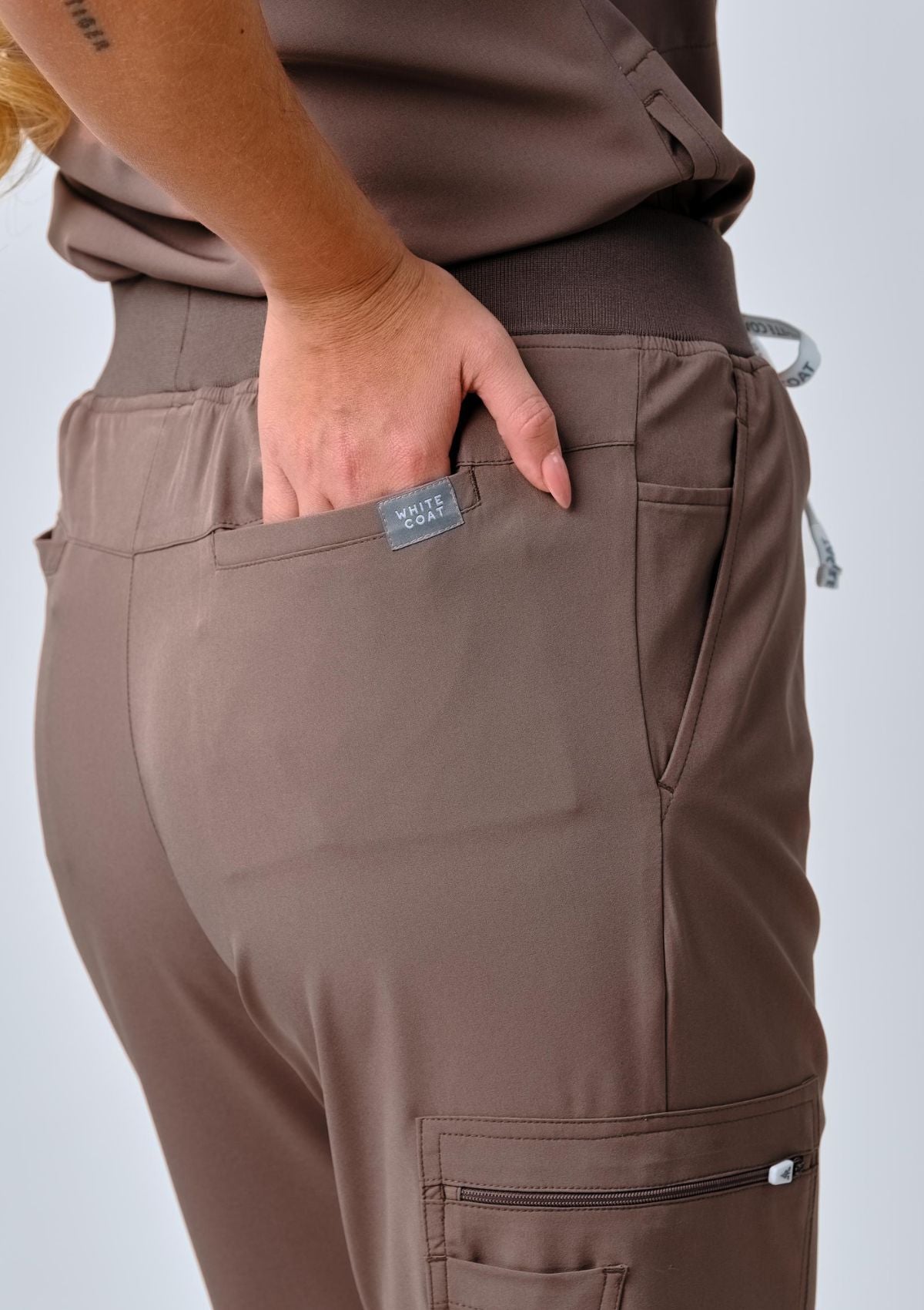 Jogger MoveTech® Scrub Pants - Women / Taupe