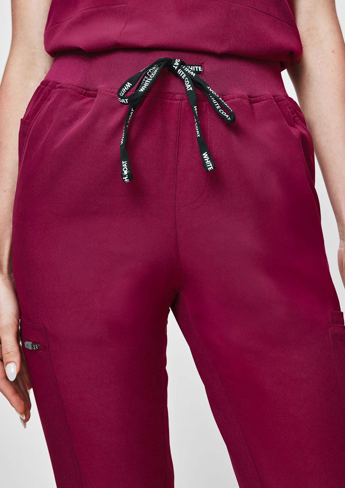 Jogger MoveTech® Scrub Pants - Women / Garnet