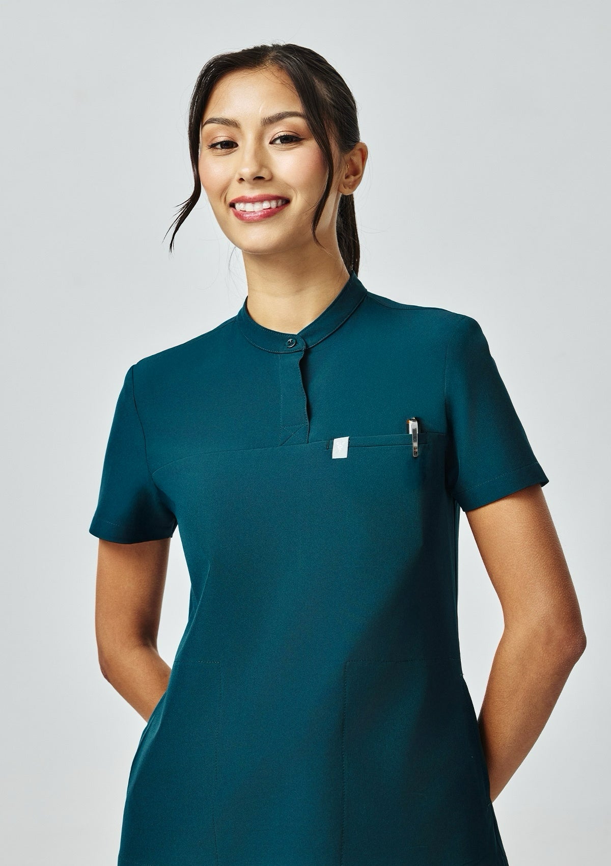 Band Collar MoveTech® Scrub Top Core+ - Women / Deep Teal