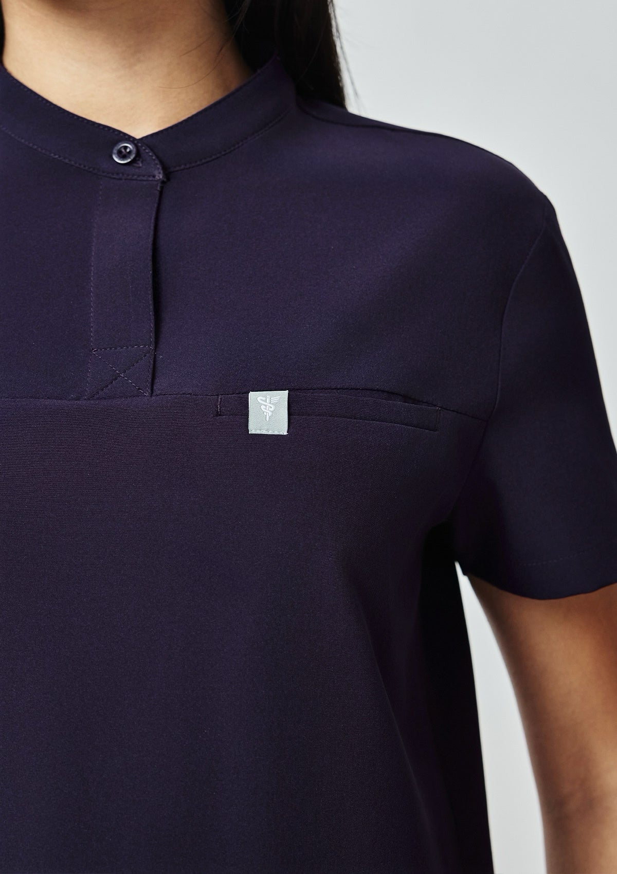 Band Collar MoveTech® Scrub Top Core+ - Women / Midnight Purple