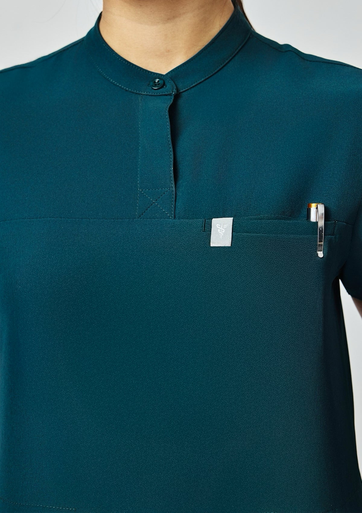 Band Collar MoveTech® Scrub Top Core+ - Women / Deep Teal