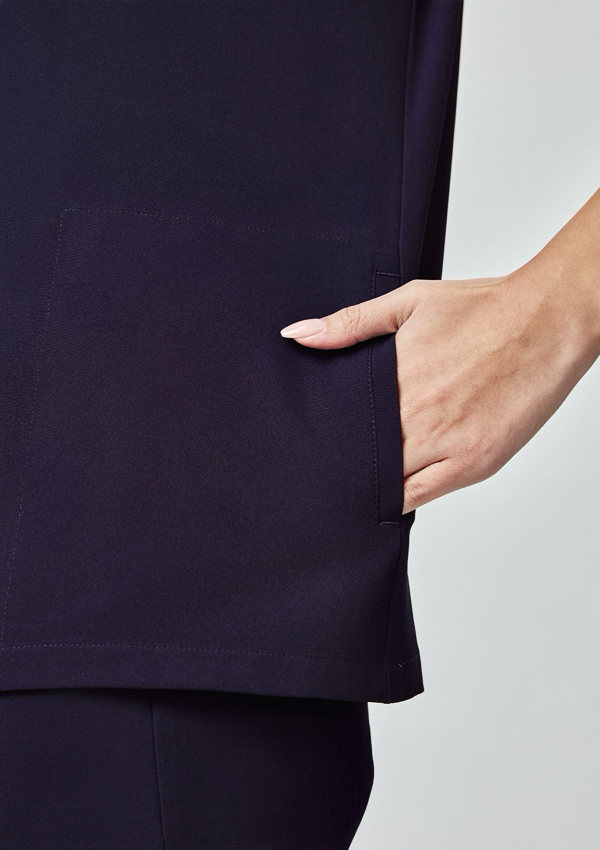 Band Collar MoveTech® Scrub Top Core+ - Women / Midnight Purple