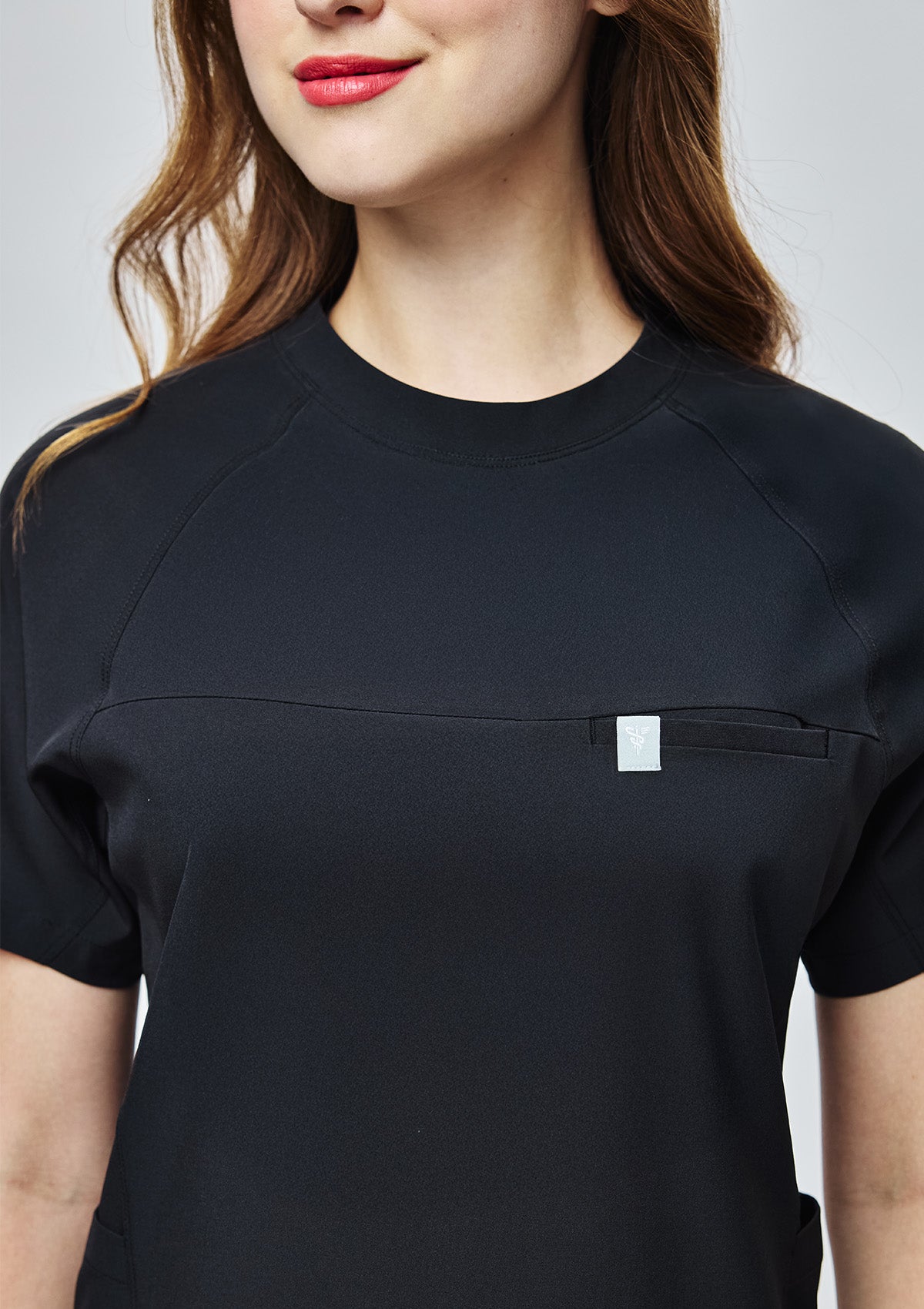Round Neck MoveTech® Scrub Top Core+ - Women / So Black