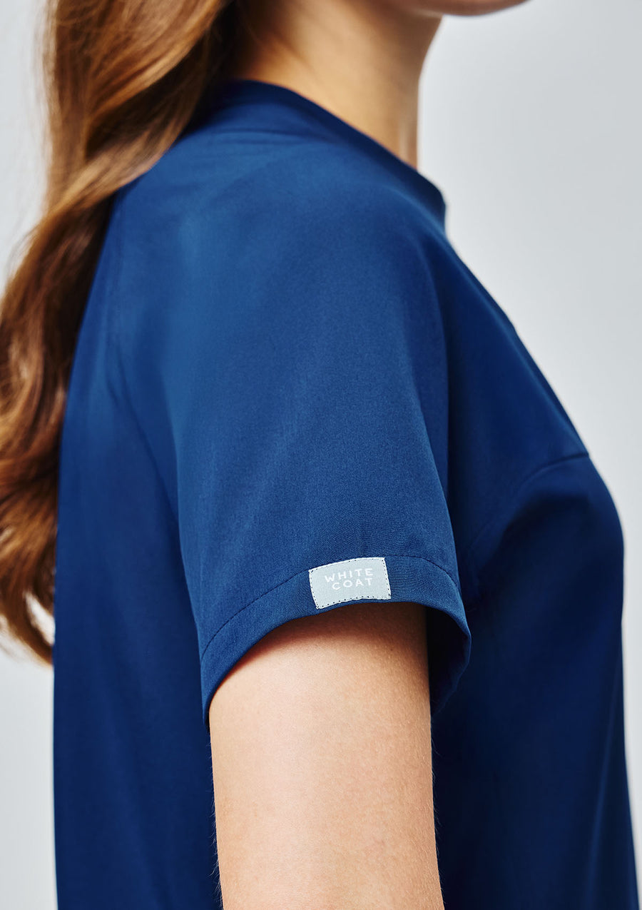 Round Neck MoveTech® Scrub Top Core+ - Women / Navy
